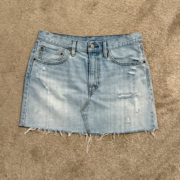 Levi’s Light Wash Distressed Denim Mini Skirt – Size 30 - Picture 2 of 5